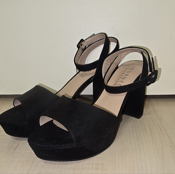 New In Box Journee Collection Nairri Strappy Heels Size: 7 Wide - Picture 7 of 11